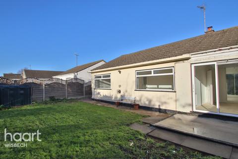 2 bed property, in Spencer Close, £185,000