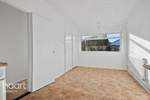 2 bed property, in Spencer Close, £185,000