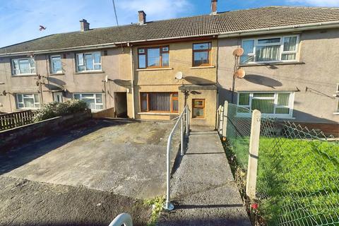 3 bed property, in Heol Maes Y Cerrig, £145,000