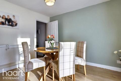 3 bed property, in Harrowdene, £340,000