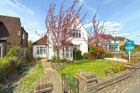 3 bed property, in St. Albans Road, £675,000