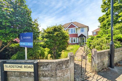 3 bed property, in Gladstone Road, £260,000