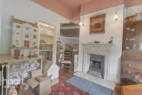 4 bed property, in Dewsland Park Road, £300,000