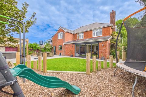 5 bed property, in West Road, £850,000