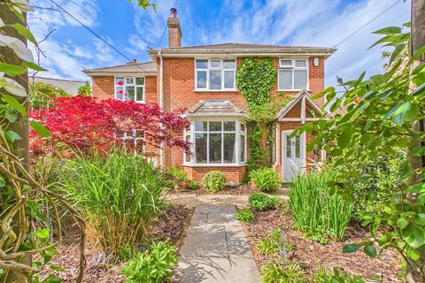 5 bed property, in West Road, £880,000