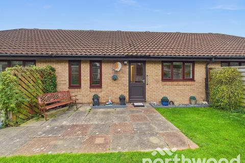 2 bed property, in Meridian Court, £175,000