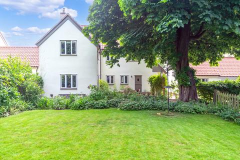 5 bed property, in High Street, £785,000
