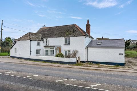 3 bed property, in Whitecross, £250,000
