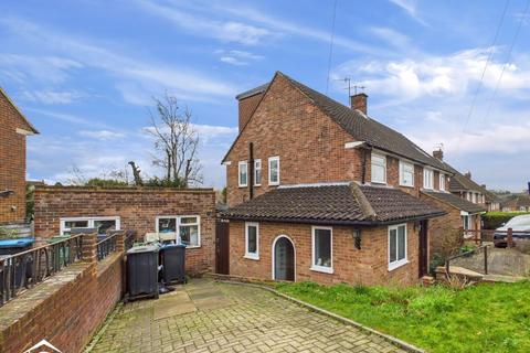 4 bed property, in Fairway, £525,000