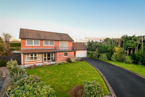 4 bed property, in 7 Huntsmans Close, £595,000