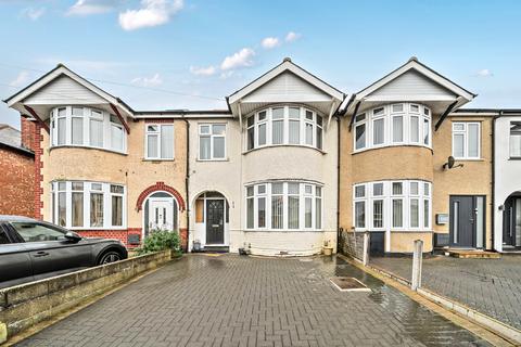 3 bed property, in Oliver Road, £415,000