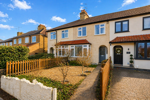 2 bed property, in Leyland Avenue, £500,000
