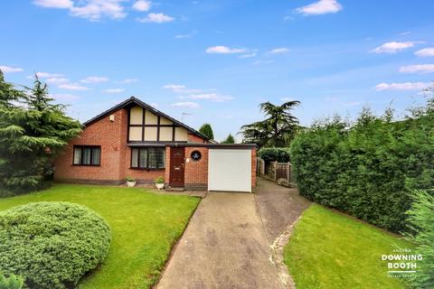 2 bed property, in Featherbed Lane, £350,000