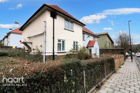 3 bed property, in Tivoli Road, £500,000