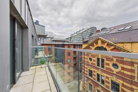 1 bed property, in Halo House, £205,000