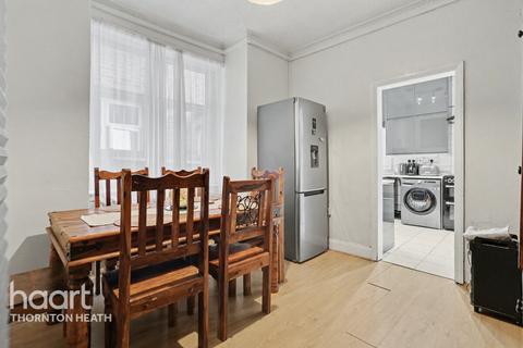 2 bed property, in Grange Road, £300,000