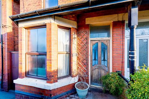 2 bed property, in Prescot Road, £250,000