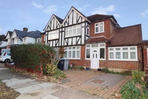 5 bed property, in Westward Way, £640,000