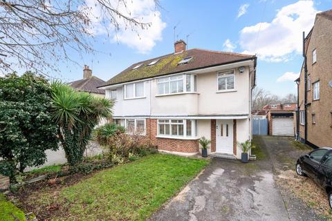 3 bed property, in Mortimer Crescent, £585,000