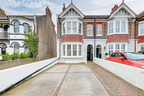 4 bed property, in Navarino Road, £650,000
