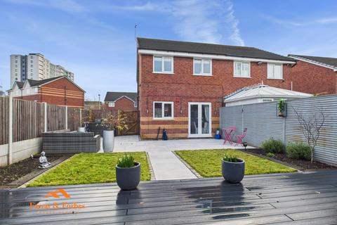 3 bed property, in Chiffon Way, £350,000