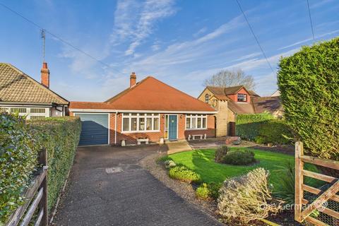 3 bed property, in Field Lane, £350,000