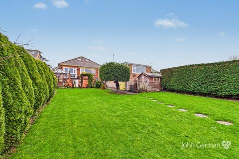 3 bed property, in Field Lane, £350,000