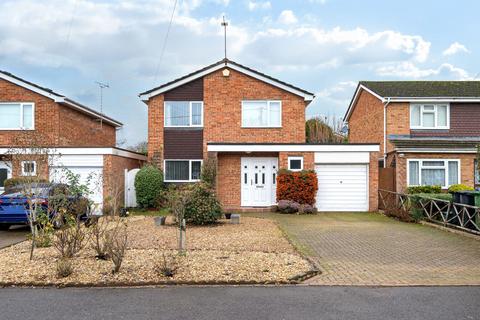 4 bed property, in Birch Lane, £650,000