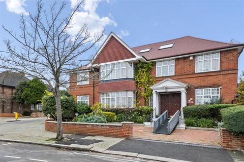 10 bed property, in Beaufort Road, £2,695,000