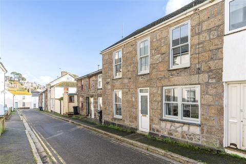 2 bed property, in Cross Street, £185,000