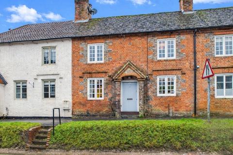 2 bed property, in Swan Street, £415,000