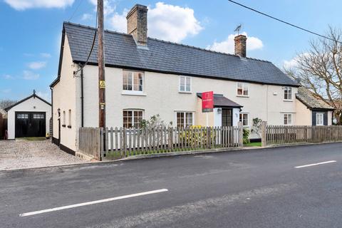 4 bed property, in Hay Street, £775,000