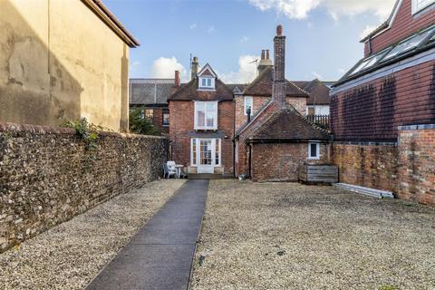2 bed property, in College Street, £425,000