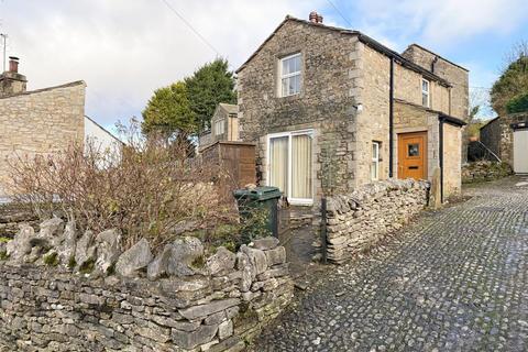 2 bed property, in Low Lane, £360,000