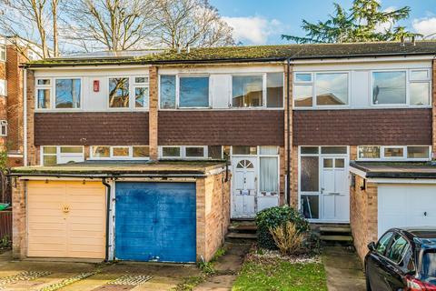 3 bed property, in Edward Close, £475,000