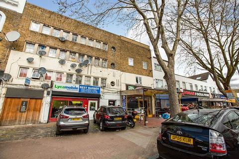 2 bed property, in Barking Road, £165,000