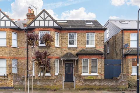5 bed property, in Kingsley Avenue, £1,200,000
