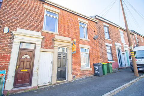 3 bed property, in De Lacy Street, £120,000