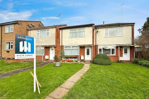 2 bed property, in Hinton Road, £100,000