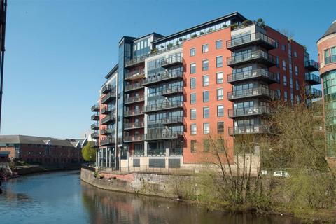 2 bed property, in The Quays, £250,000