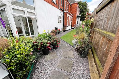 4 bed property, in Legsby Avenue, £249,950