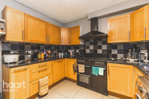 7 bed property, in Bowen Drive, £1,500,000