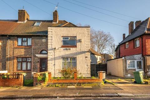2 bed property, in Botha Road, £325,000