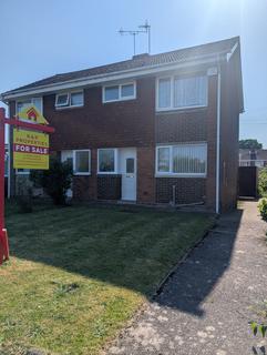 3 bed property, in Oakleigh Walk, £215,000