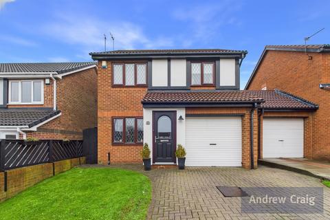3 bed property, in Beaconside, £345,000