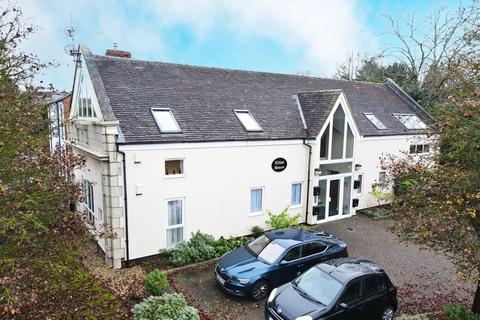 1 bed property, in Shenley Road, £200,000
