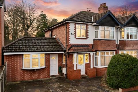 4 bed property, in Cheadle Hulme, £600,000