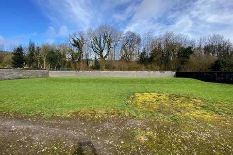 Studio, in Maes Marchog Isaf, £100,000