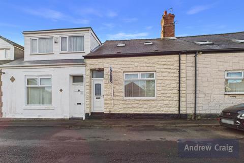 1 bed property, in Thomas Street South, £90,000