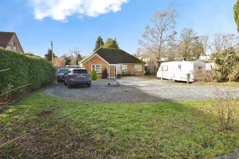3 bed property, in The Avenue, £595,000
